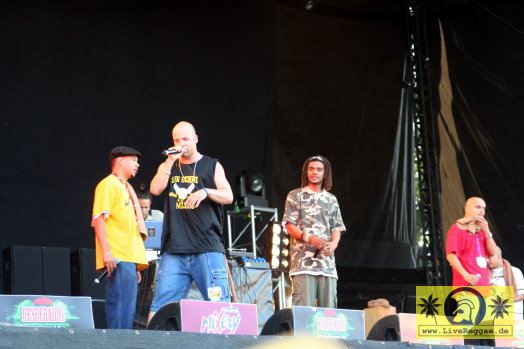 Culcha Candela (D) 11. Chiemsee Reggae Festival, Übersee - Main Stage 19. August 2005 (8).jpg